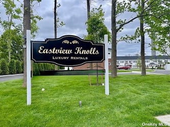 221 Eastview Dr #8 - Central Islip, NY