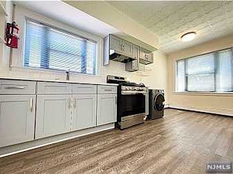 432 Broad Ave #2R - Ridgefield, NJ