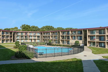 Courtyard Apartments - Saint Louis Park, MN