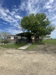 120 Roots Rd - Martindale, TX