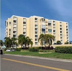 800 S Gulfview Blvd #302 - Clearwater, FL