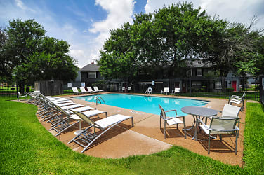 MeadowPark Townhomes Apartments - Hewitt, TX