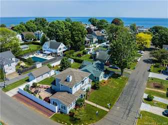 2 Blake Ave - Clinton, CT