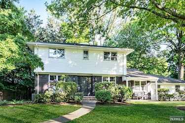 400 Grant Ave - Cresskill, NJ