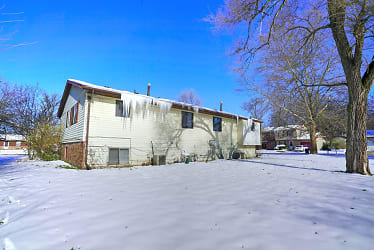 906 Laurelwood Dr Unit 908 - South Bend, IN