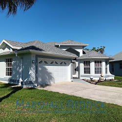 17735 Acacia Dr - North Fort Myers, FL