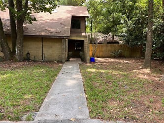 6927 SW 45th Ave - Gainesville, FL