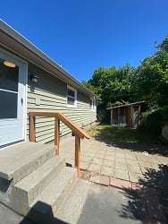 706 W 14th St - The Dalles, OR