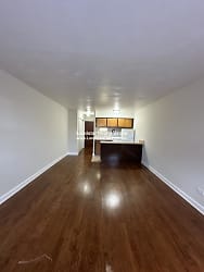 5847 N Winthrop Ave - Chicago, IL