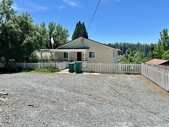 321 E Maryland Dr - Grass Valley, CA