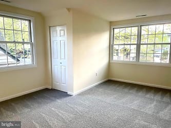 295 N Sycamore St #279 - Newtown, PA