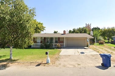 82 S Lancaster Dr - Nampa, ID