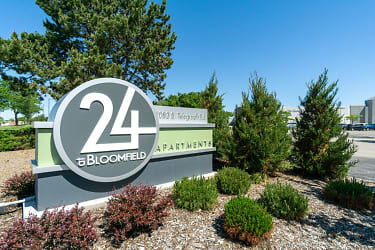 24 At Bloomfield Apartments - Bloomfield Township, MI