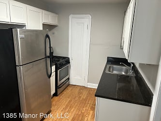 1385 Manor Park Apartments - Lakewood, OH