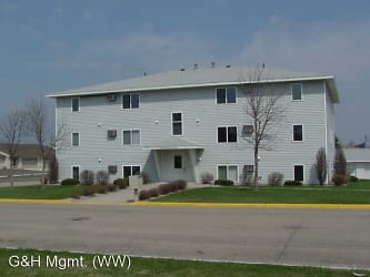 488 N Welco Dr - Montgomery, MN