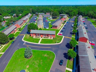 Roberts Mill Apartments & Townhomes - Maple Shade, NJ