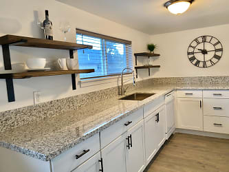 13510 SW Ash Ave unit 1 - Tigard, OR