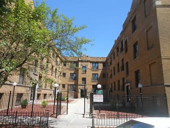 726 W Roscoe St unit NG - Chicago, IL