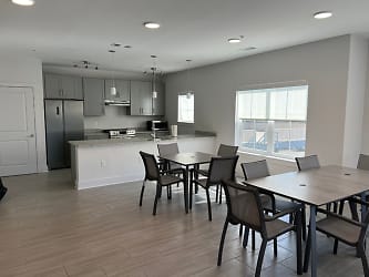 Brookview Commons West Apartments - Danbury, CT