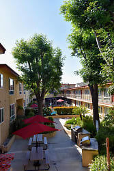 Sunset Ridge At La Crescenta Apartments - La Crescenta, CA