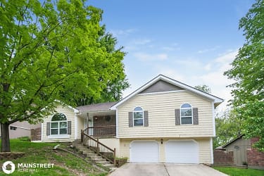 1207 SW 24th St - Blue Springs, MO