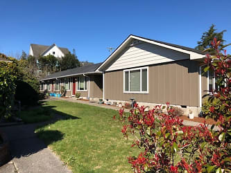 151 S 9th St - Coos Bay, OR