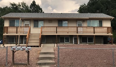 325 Bonnie Ct - Colorado Springs, CO