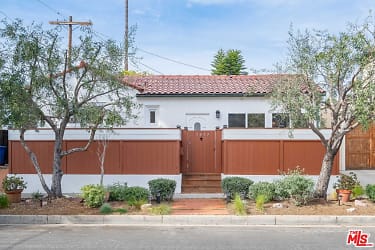 7459 Rosewood Ave - Los Angeles, CA