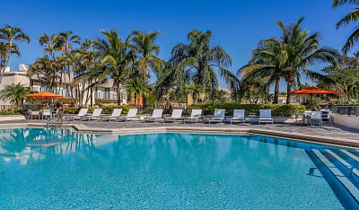 Four Quarters Apartments And Townhomes - Miami, FL