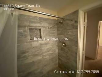 16819 Shady Trail Dr - Flint, TX