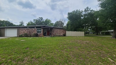 2002 NW 36th Terrace - Gainesville, FL