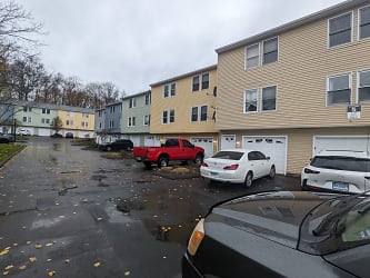 998 Campbell Ave unit Townhouse - West Haven, CT