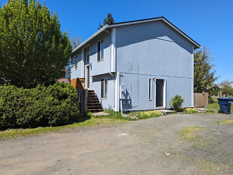 854 Helmick Rd - Monmouth, OR