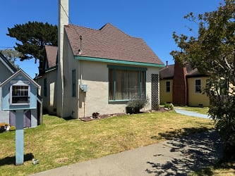 424 Gibson Ave - Pacific Grove, CA
