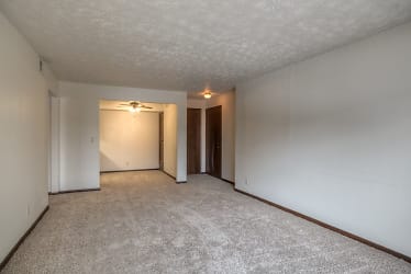 38th Place Apartments - Omaha, NE