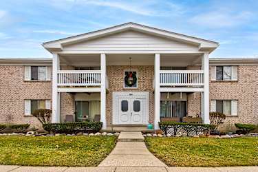 Jamestown Village Apartments - Allen Park, MI