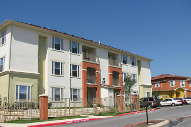 Costa Mirada Apartments - San Antonio, TX