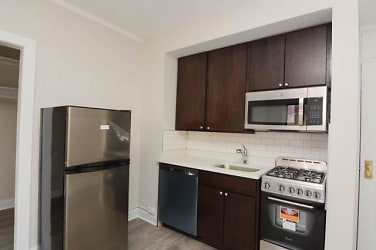 3335 W Diversey Ave - Chicago, IL