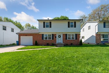 863 Maple Ln - Waterville, OH