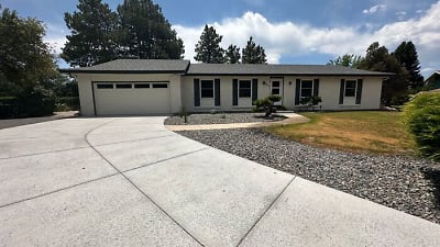 1817 Cannes Ct - Fort Collins, CO