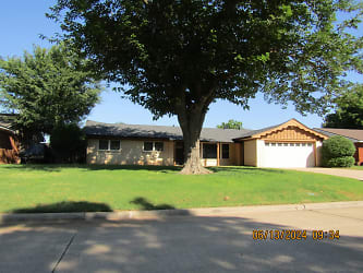 4120 NW Currell Dr - Lawton, OK