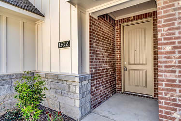 Shhhhhh....Serene Gated Community At Eagles Crest Townhomes - Tyler, TX