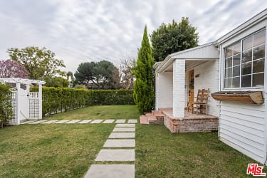 4607 Willowcrest Ave - Los Angeles, CA