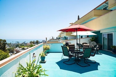 Harbor View Villas Apartments - Ventura, CA