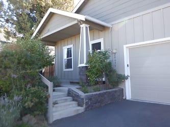 20695 Beaumont Dr - Bend, OR