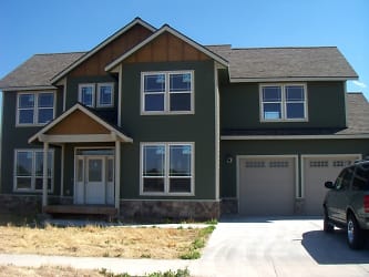 10605 Emily Dr - Island City, OR