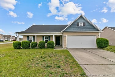 2554 Hunting Bow Dr - Hope Mills, NC
