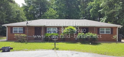 4682 Cook Dr - Buford, GA