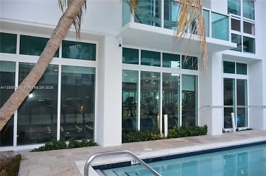 186 SE 12th Terrace #902 - Miami, FL