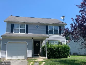 2104 Sayan Ct - Temple Hills, MD